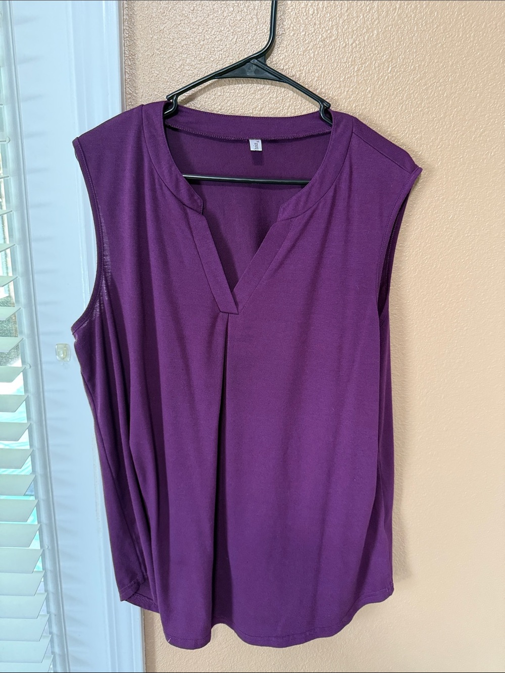 🥳 7/$10!! Sleeveless V-Neck Women's Top in Deep Purple